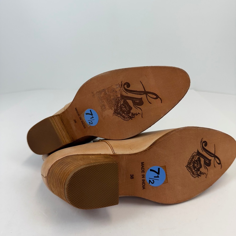 Free People Royale Flat Tan Leather Ankle Boots Pointed Toe V Cut Size 38 7.5 - Picture 5 of 6